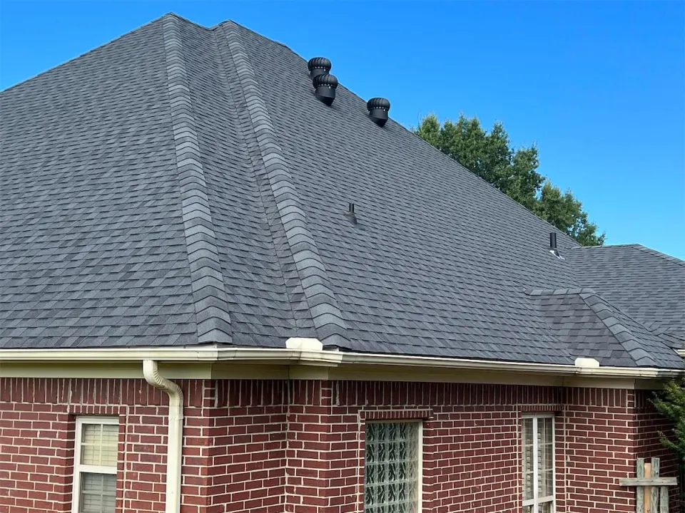 New architectural shingle roof on a brick home in Central Arkansas